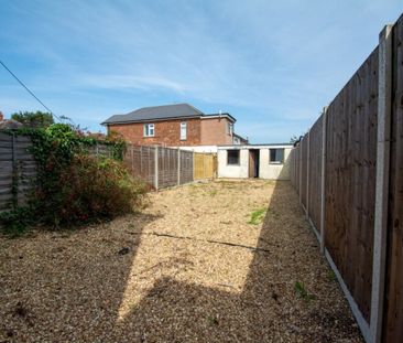 4 Double Bed Student house on Brassey Road - SEE VIDEO TOUR - Photo 1