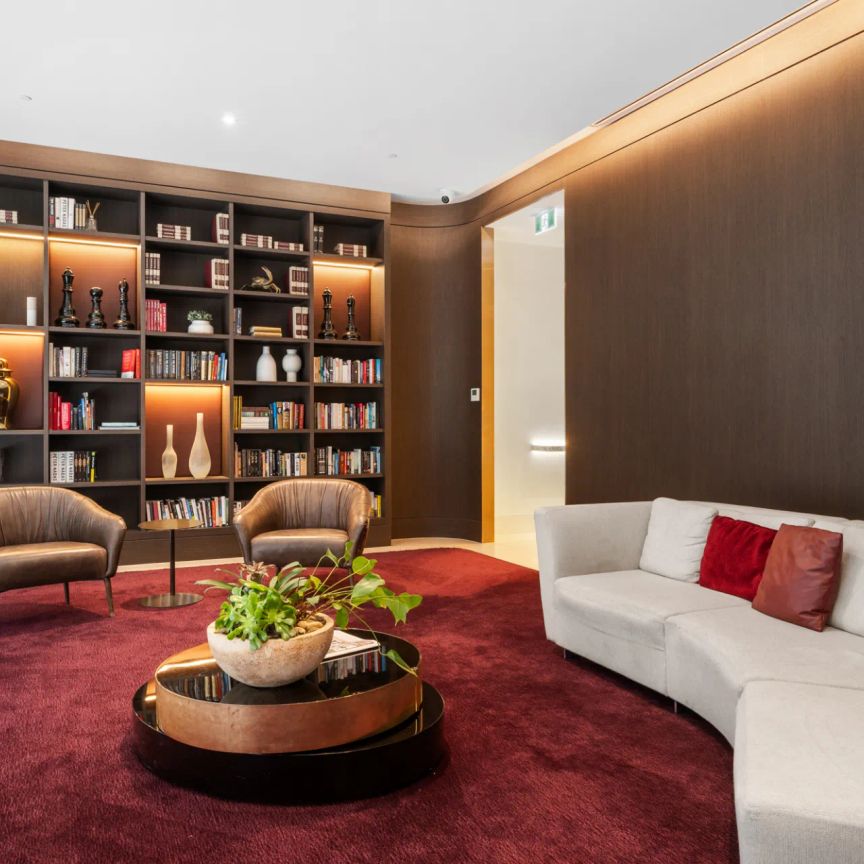 Stylish one bedroom in Opera building - Photo 1