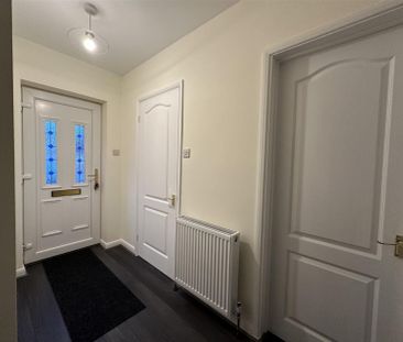 Hazel Garth, York - Photo 1