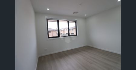 Modern Brand new 4-Bedroom Townhouse in Riverstone up for LEASE! - Photo 2