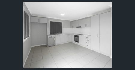 Stylish Four Bedroom Home! - Photo 4