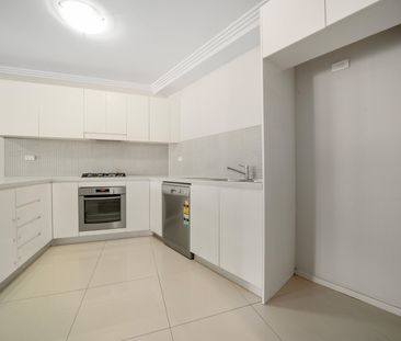 Light Filled 2 Bedroom Unit - Photo 2