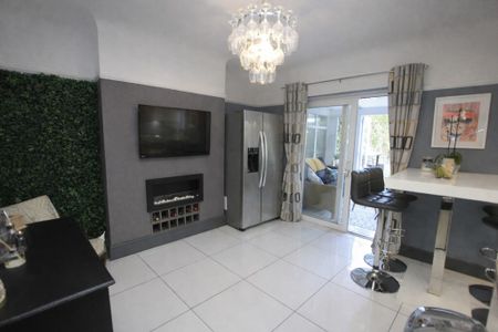 3 Bedroom Semi-Detached House, Chester - Photo 4