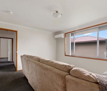 Neat and Comfortable Two Bedroom Home - Photo 4