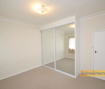 GREAT LOCATION, ROOM FOR ALL THE FAMILY! - Photo 4