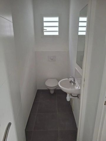 Location Appartement 88.9m² 4 pièces Fort de france - Photo 3