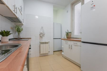 Cozy Room in the Heart of Madrid - Photo 3