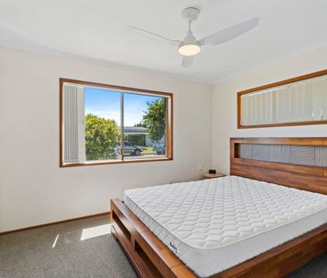 SPACIOUS TWO BEDROOM, TWO BATHROOM GROUND FLOOR UNIT - Photo 1