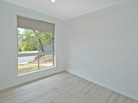 Well-Located 3 Bedroom Home with Air Conditioning | Close to Shops, Schools & Transport - Photo 4