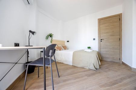 Carrer de lArquitecte Arnau, Valencia, Valencian Community 46020 - Photo 4