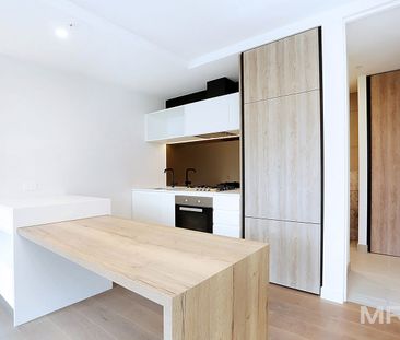 Elevated Armadale living with stunning finishes & superb convenience - Photo 2