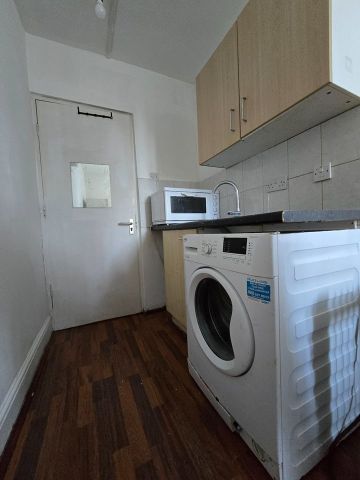 Studio Flat, Sheil Road, L6 - Photo 5