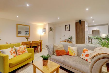 2 bedroom maisonette to rent - Photo 2