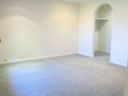 Great Centaral Location! - Photo 2