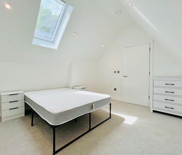 2 Bed Flat, Grove Park Road, W4 - Photo 2