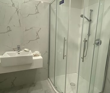 Large 2 bedroom, Central Queen Street - Photo 6