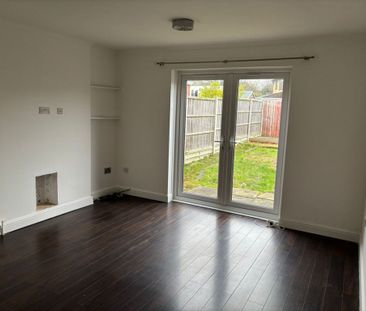 2 Bedroom House - Photo 2