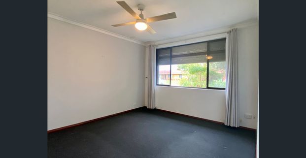 Charming and Charismatic! - Photo 1