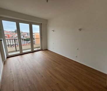 Location Appartement 4 pièces 112m² TOULOUSE 31500 - Photo 2