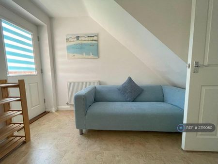 4 bedroom detached house to rent - Photo 2