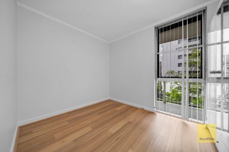 Stunning River & City Views in a Secure South Perth Location - Photo 2