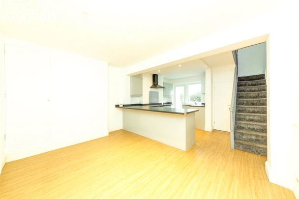 4 bedroom terraced house to rent - Photo 1