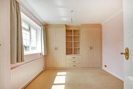 3 bedroom semi-detached house to rent - Photo 5