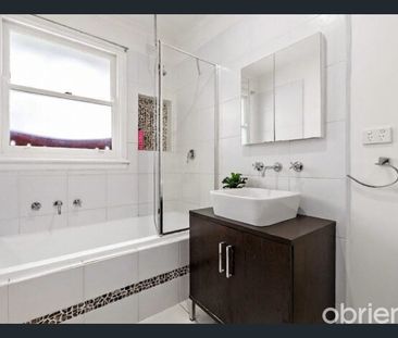 Ideal Family Home - Photo 6