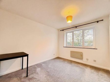 Chafford Hundred, Grays, RM16 - Photo 5