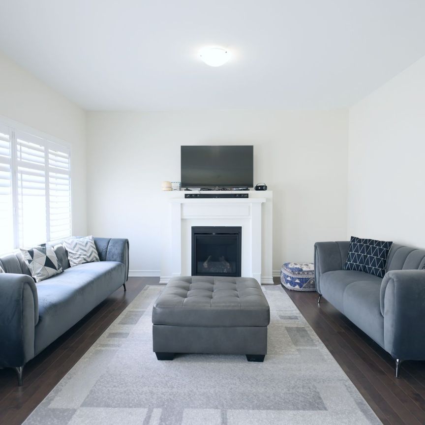 For Lease - 327 Northglen Blvd Boulevard, Clarington, Ontario - Photo 1