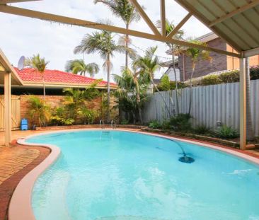 “Family Oasis with Pool in Quiet Leeming Cul-de-Sac” - Photo 5