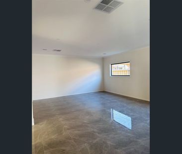 Property available-$590perweek/4 bedroom/3bath/2 car garage - Photo 1