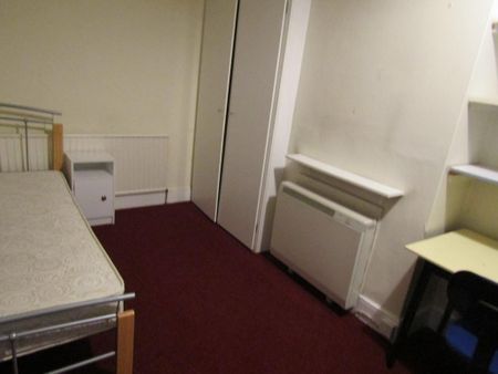 5 bedroom semi-detached house to rent - Photo 3