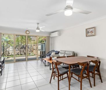 Open Plan Living with Private Courtyard - Photo 2