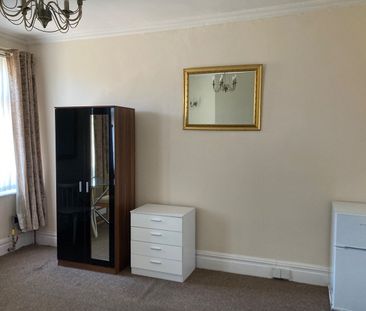 Room in a Shared House, Chester Road, M32 - Photo 4