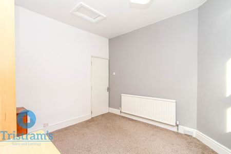 3 bed Apartment for Rent - Photo 2