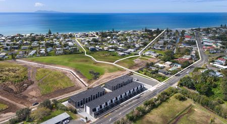 Modern 2-Bedroom Apartments in Prime Village Location - Walk to Beach - Photo 3