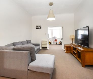 Family Living Made Easy Near Town Centre - Photo 4