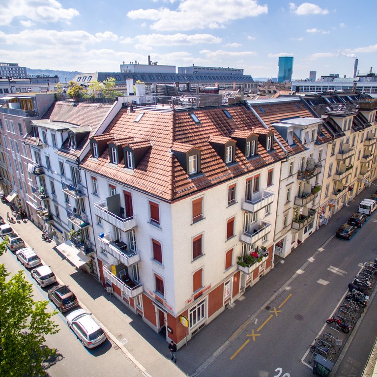 Helle 2 - Zimmerwohnung mit Balkon, wenige Fussminuten vom HB - Photo 1