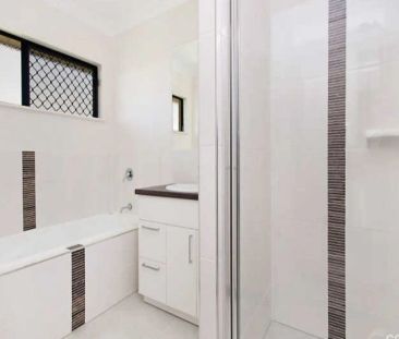 4 bedrooms with room to move! - Photo 4