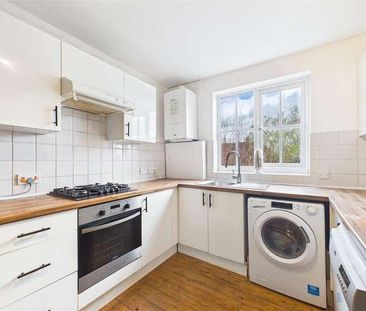 Ye Meads House, Ye Meads, Taplow, Maidenhead, Buckinghamshire, SL6 - Photo 5