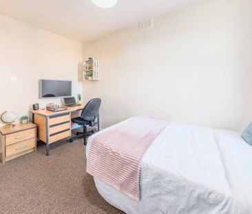 6 bedroom terraced house to rent - Photo 3