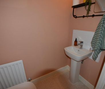 2 bedroom end of terrace house to rent - Photo 2