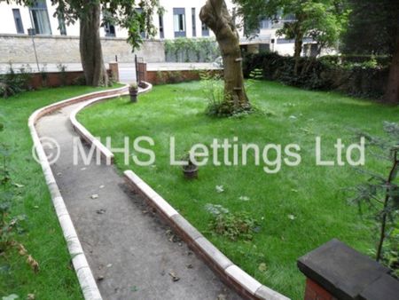 2 Bedroom Ground Floor Flat for rent in St. Johns Terrace - Photo 3