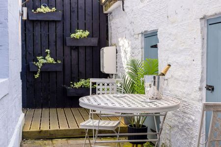 3 bedroom serviced apartment to rent - Photo 2