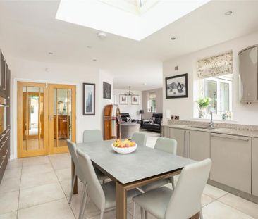 4 bedroom detached house to rent - Photo 4