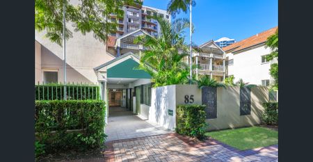 Modern unit on the Peninsula! Fully Furnished - Photo 2