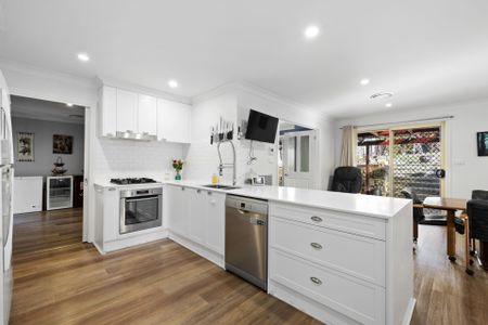 8 Binaburra Place, Queanbeyan - Photo 5