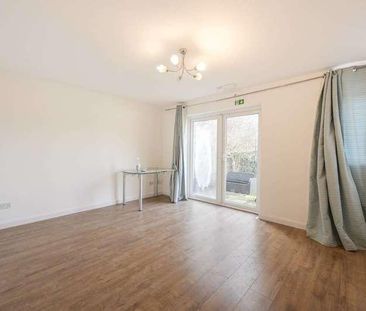Jade Close, Beckton, E16 - Photo 1