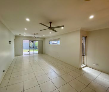 MODERN LIVING IN JORDAN SPRINGS! - Photo 1